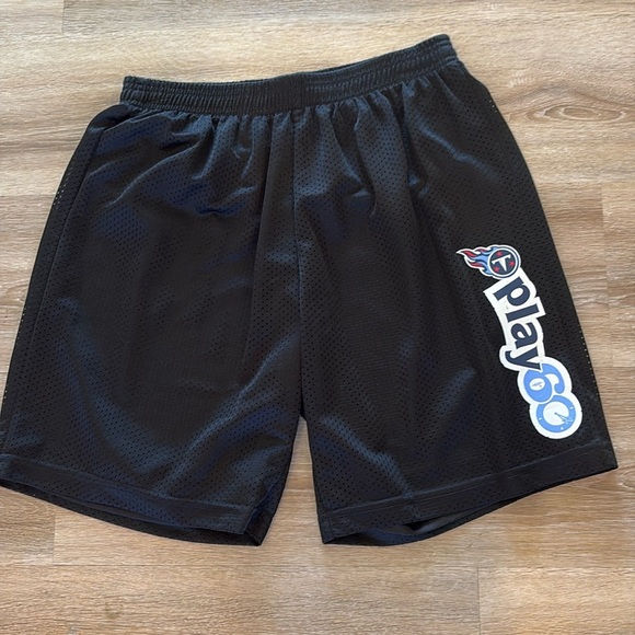 TENESSEE TITANS BOYS SHORT XL - Picture 1 of 2